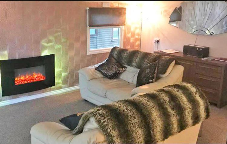 Chalet Peregrine - Idillic Cornwall Retreat